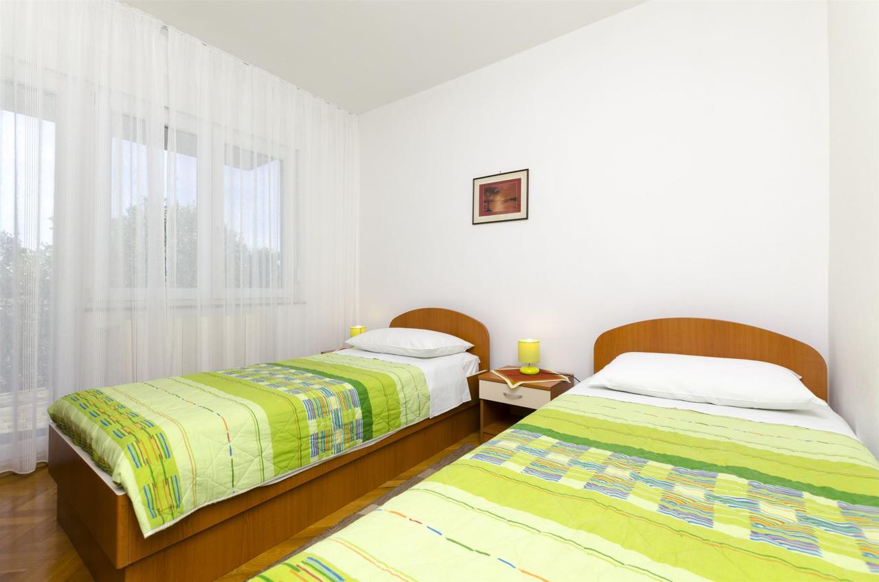 פרימוסטן Apartments Karmela מראה חיצוני תמונה