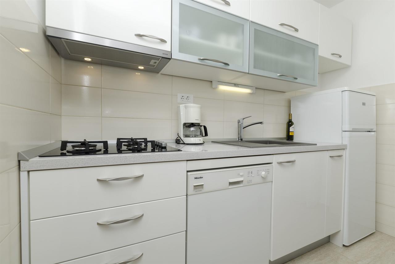 פרימוסטן Apartments Karmela מראה חיצוני תמונה
