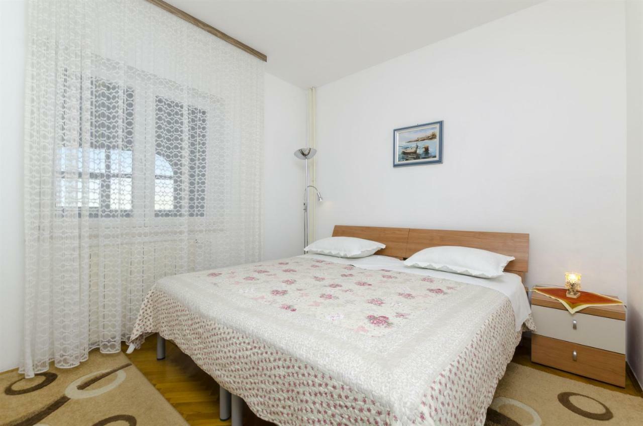 פרימוסטן Apartments Karmela מראה חיצוני תמונה