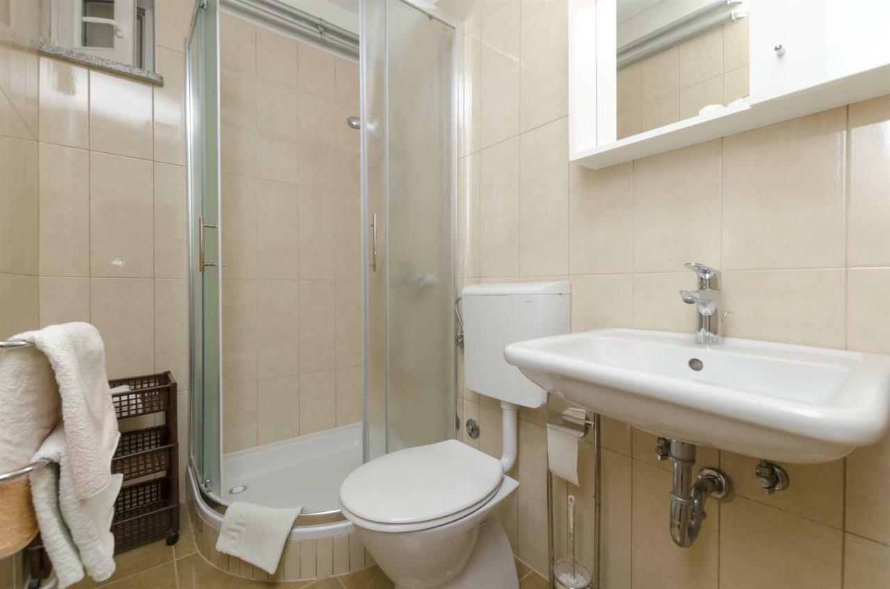 פרימוסטן Apartments Karmela מראה חיצוני תמונה