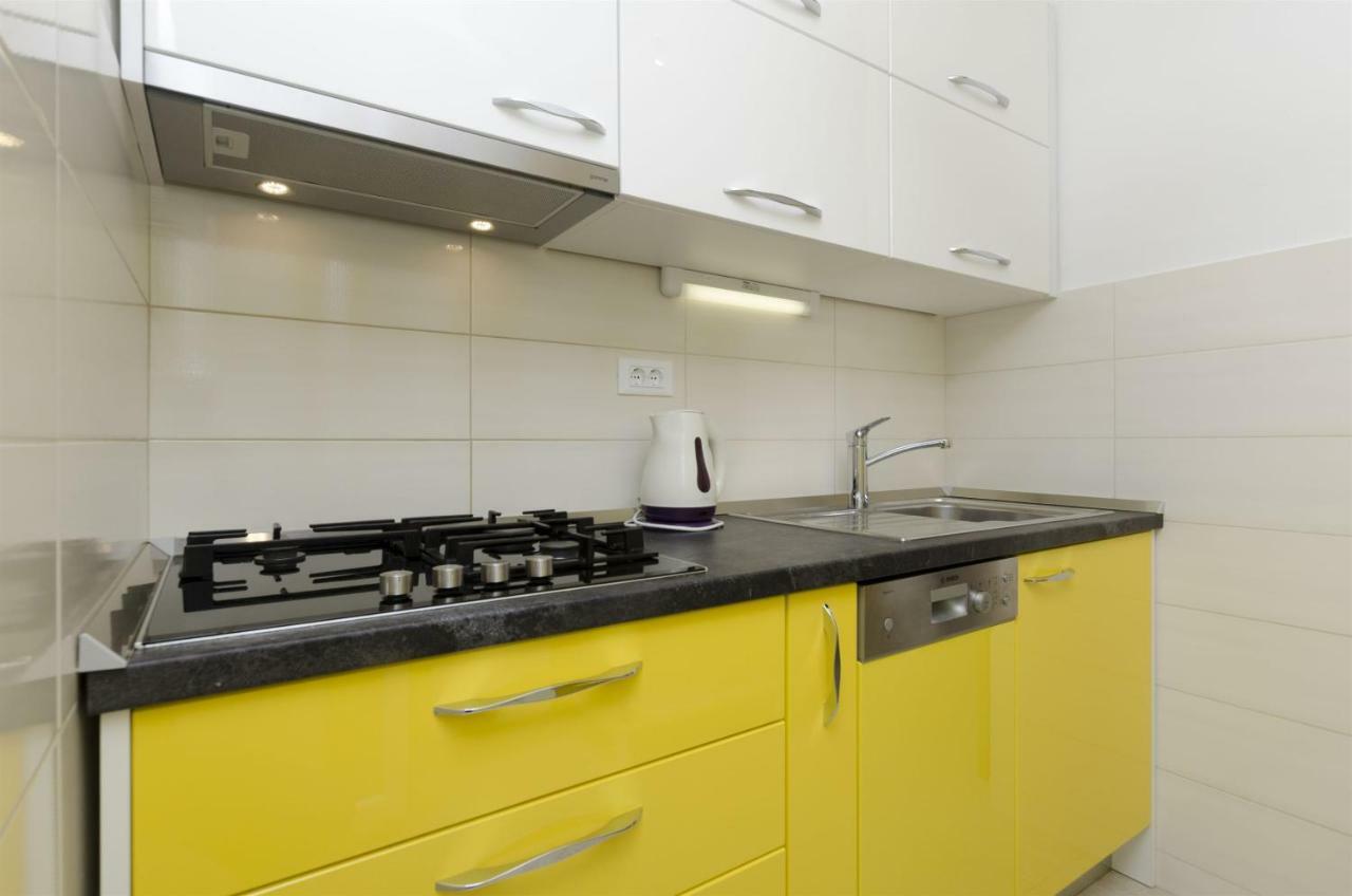 פרימוסטן Apartments Karmela מראה חיצוני תמונה