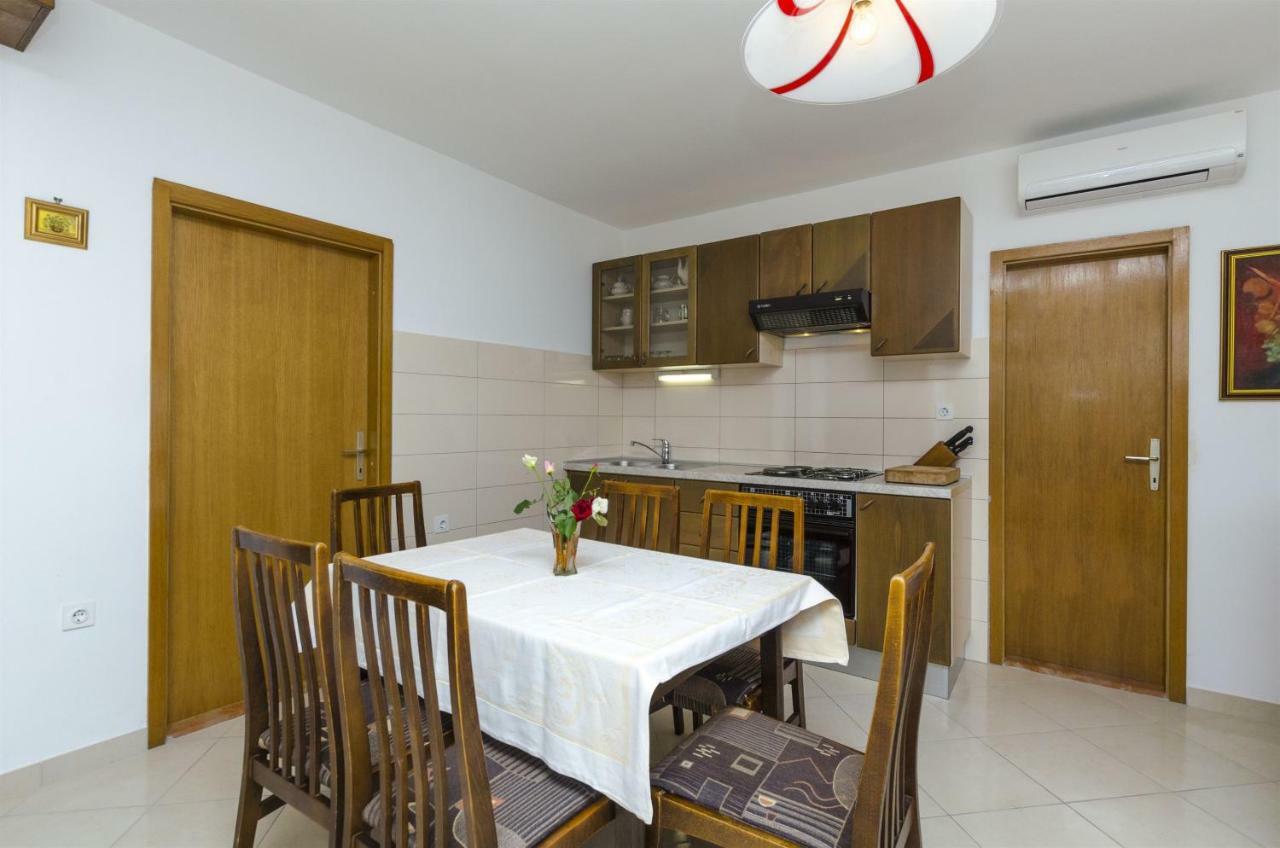 פרימוסטן Apartments Karmela מראה חיצוני תמונה