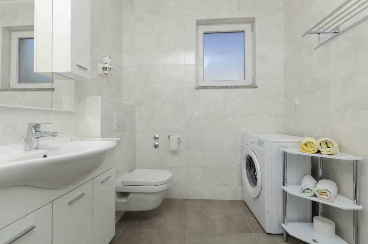 פרימוסטן Apartments Karmela מראה חיצוני תמונה