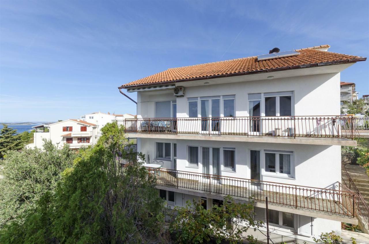 פרימוסטן Apartments Karmela מראה חיצוני תמונה