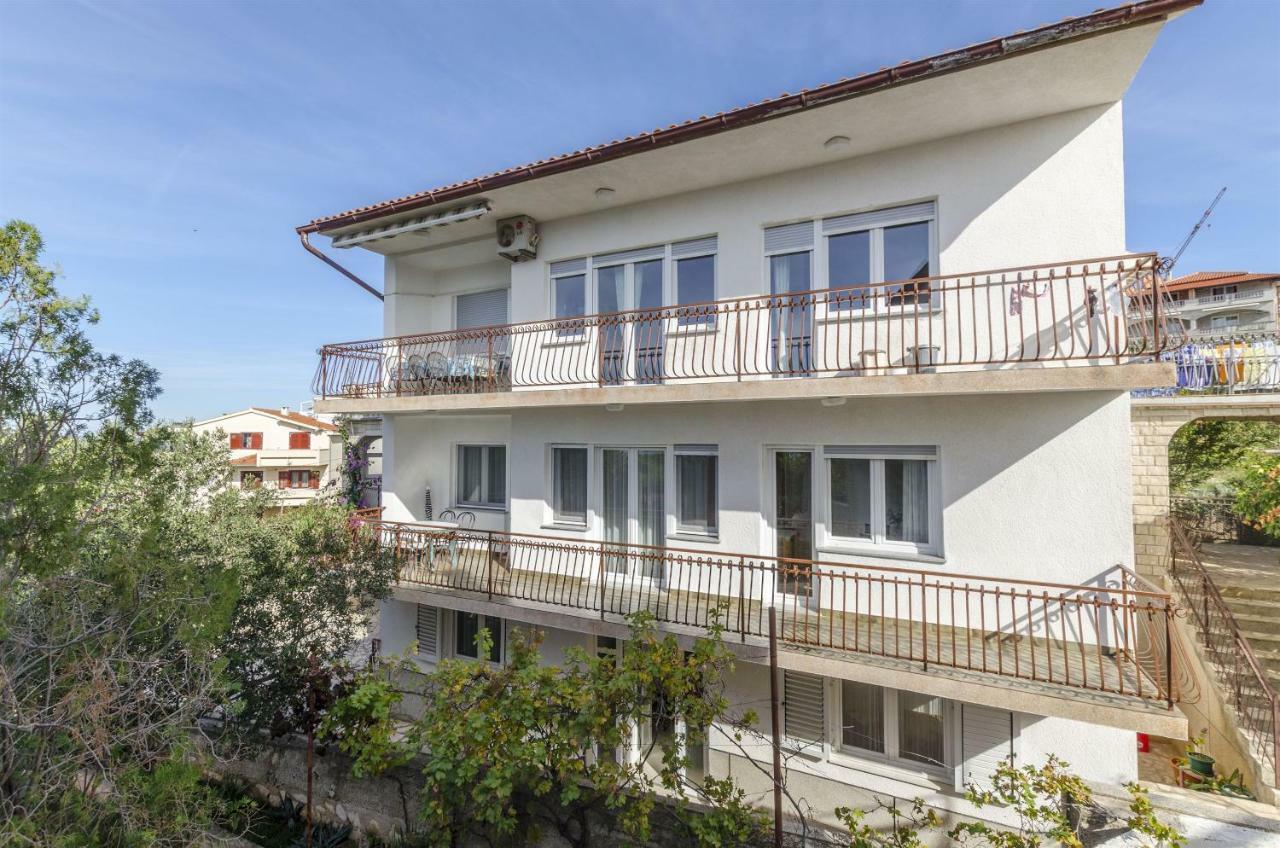 פרימוסטן Apartments Karmela מראה חיצוני תמונה