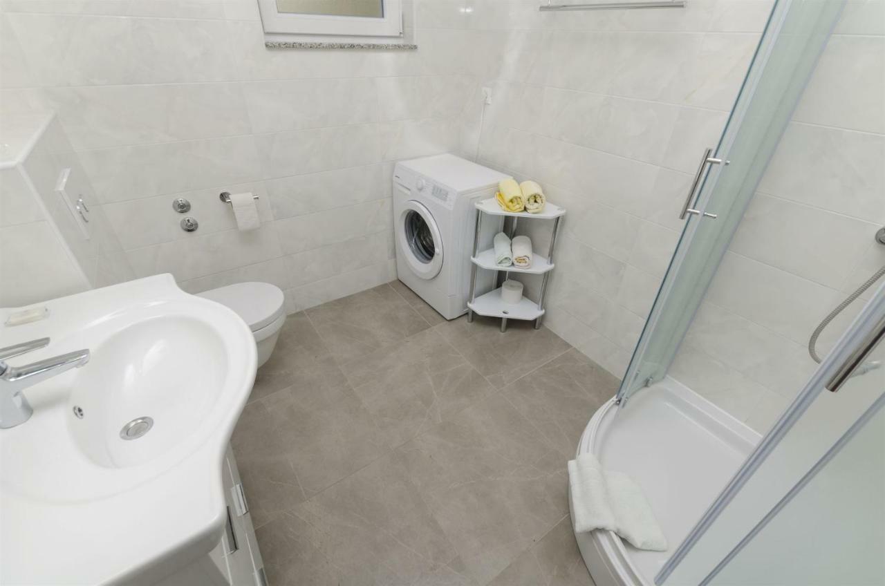 פרימוסטן Apartments Karmela מראה חיצוני תמונה
