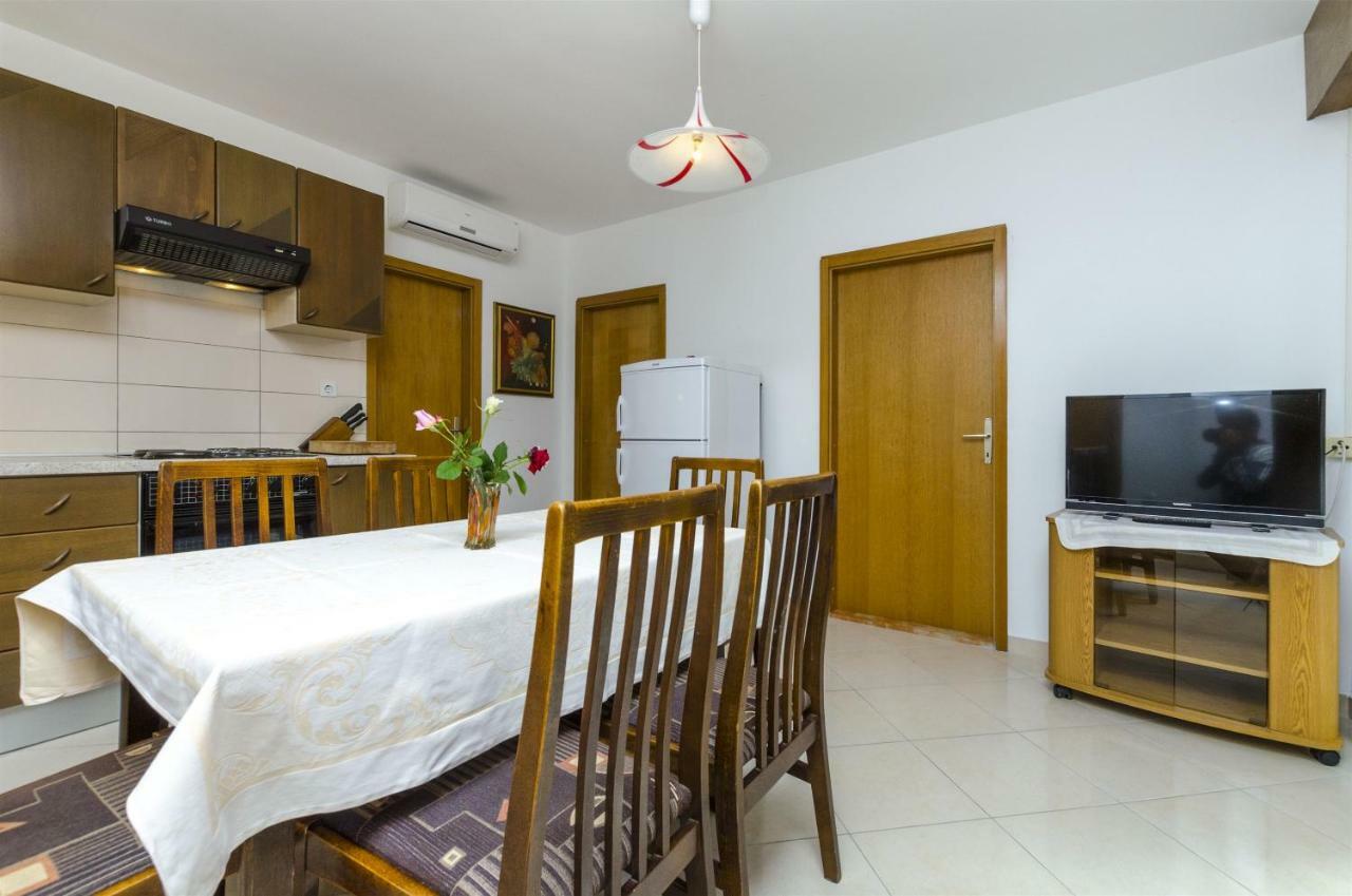 פרימוסטן Apartments Karmela מראה חיצוני תמונה